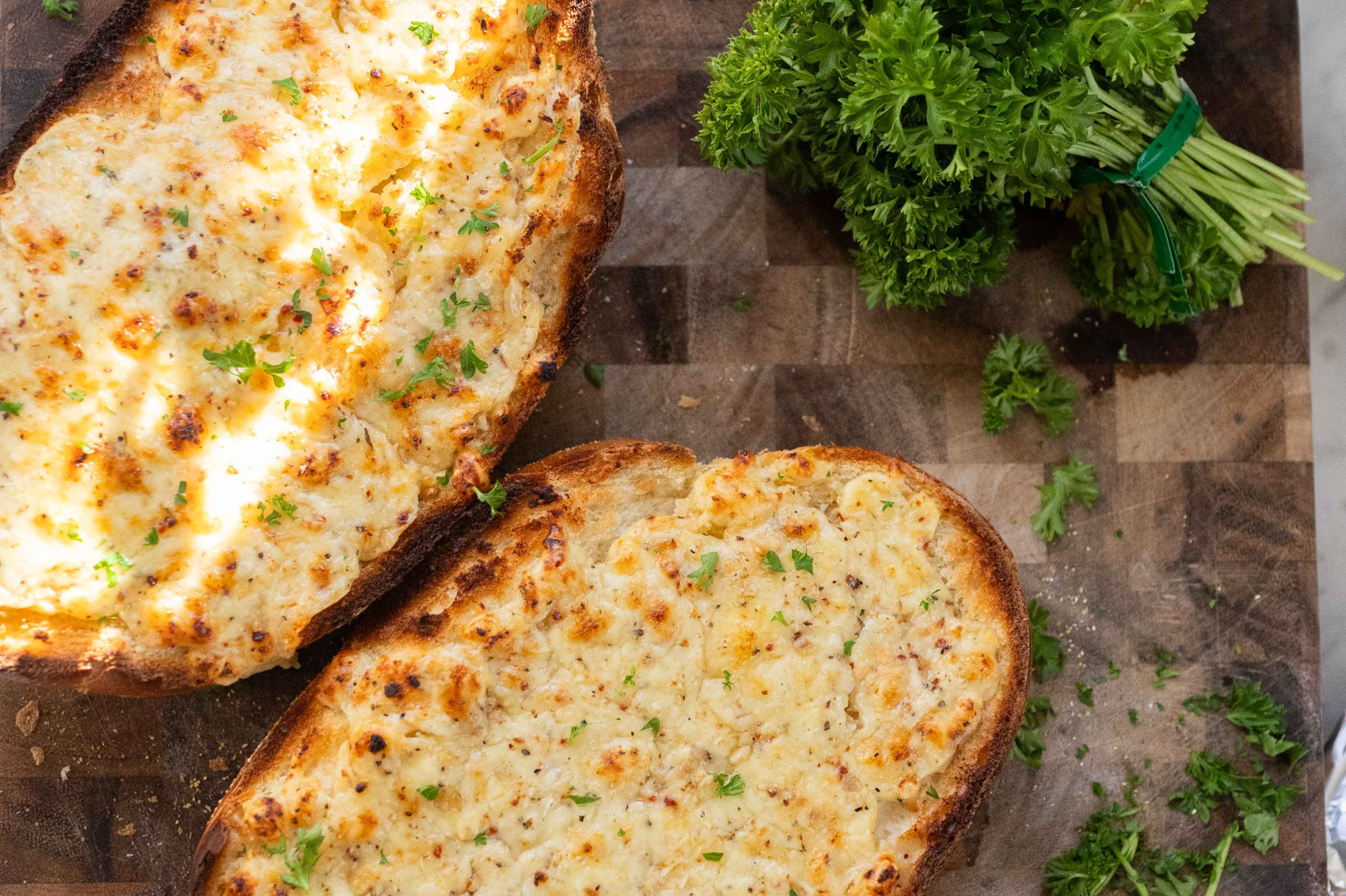 Cheesy garlic bread with GA Gouda